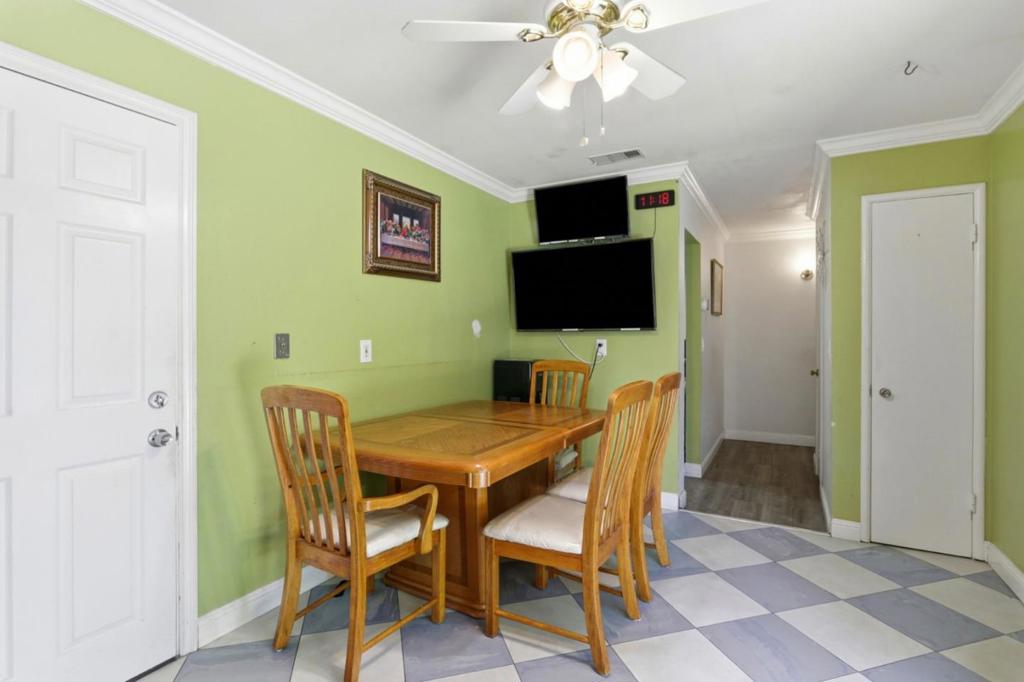 3125 Durant Avenue Property Photo 9