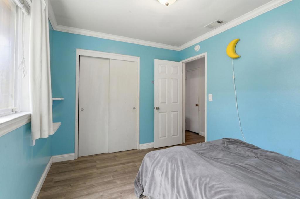 3125 Durant Avenue Property Photo 10