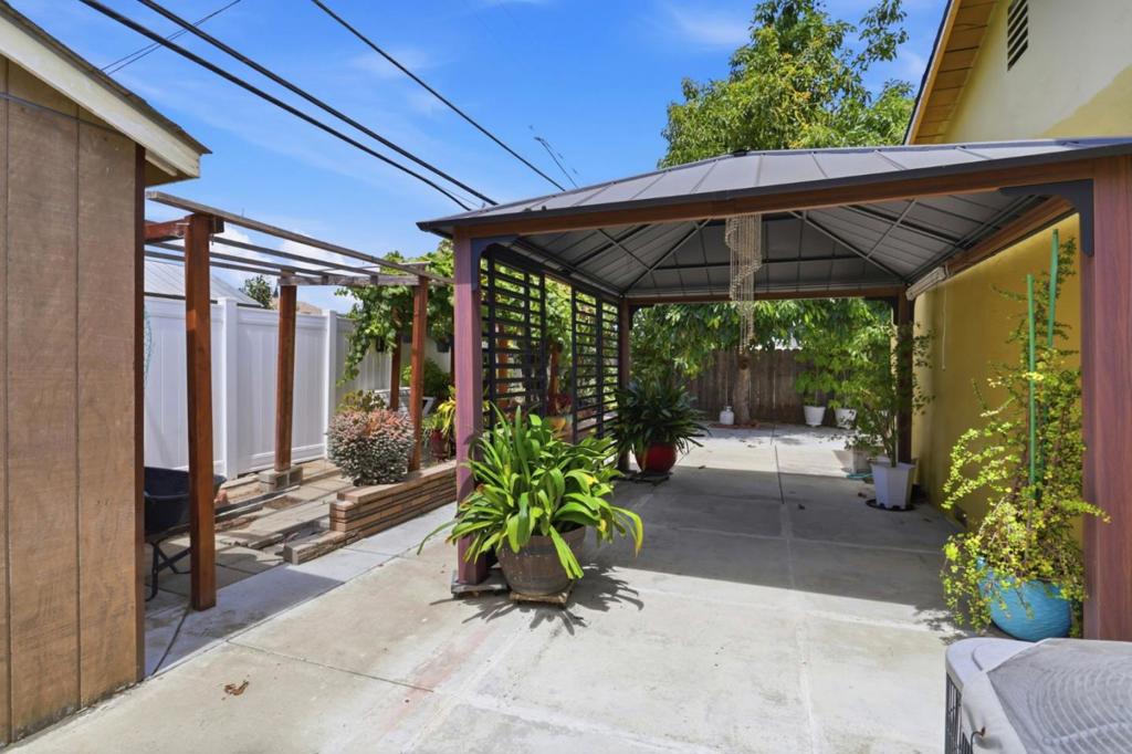 3125 Durant Avenue Property Photo 17