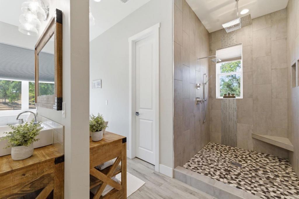 489 Black Creek Drive Property Photo 7