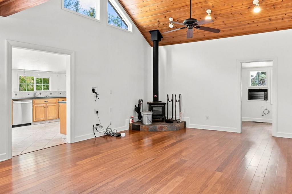 435 Hazel Brake Property Photo 5