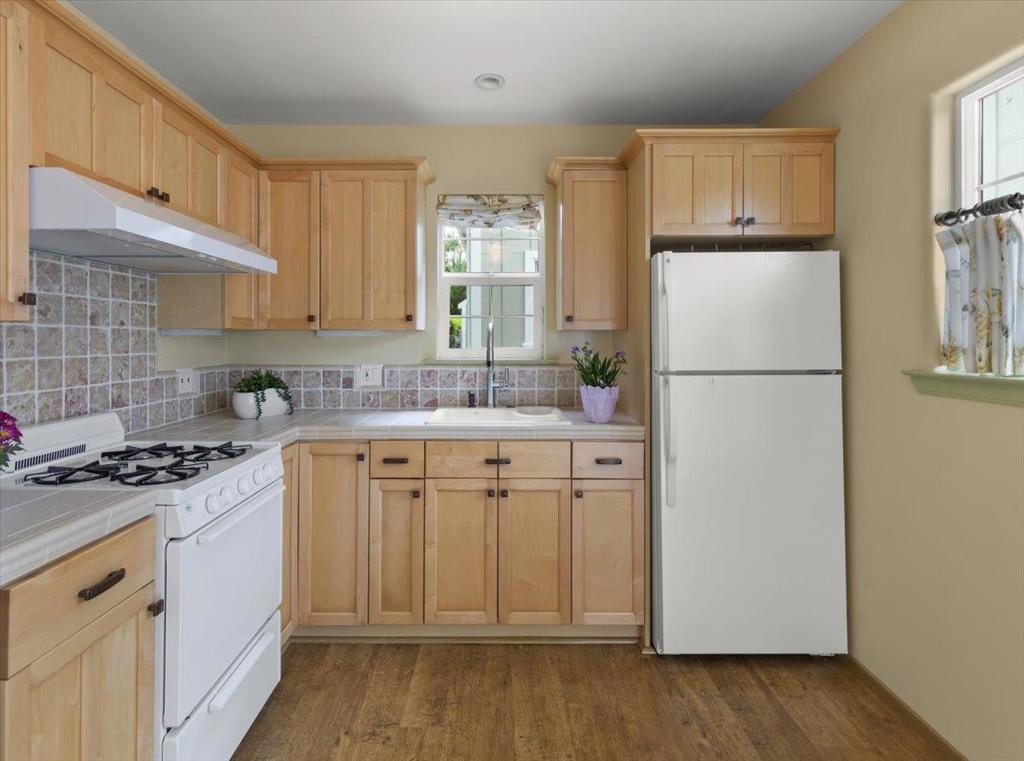494 Grove Acre Avenue Property Photo 4