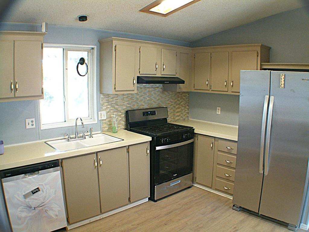 580 Ahwanee Avenue 49 Property Photo 3