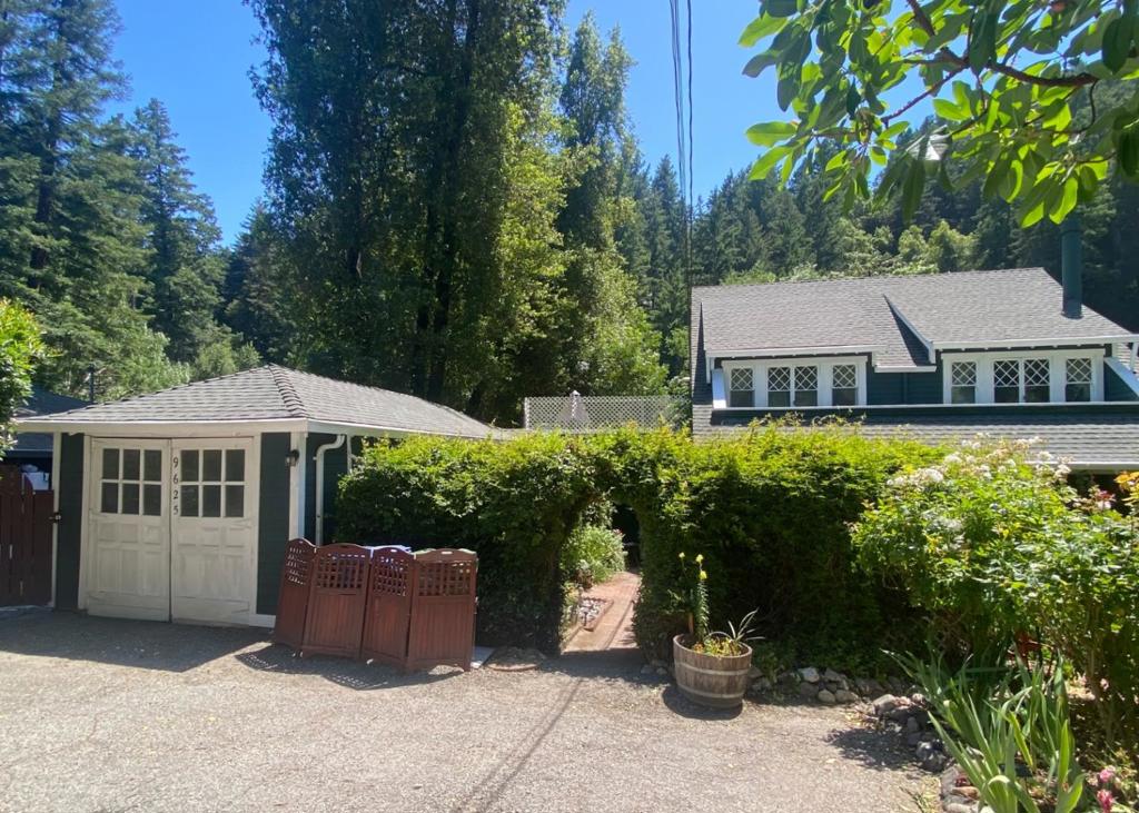 9625 Highway 9 Property Photo 1