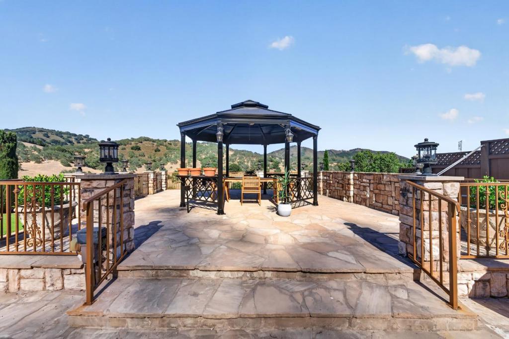 17005 Uvas Road Property Photo 9