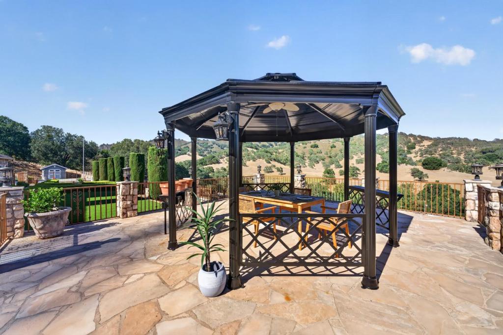 17005 Uvas Road Property Photo 10