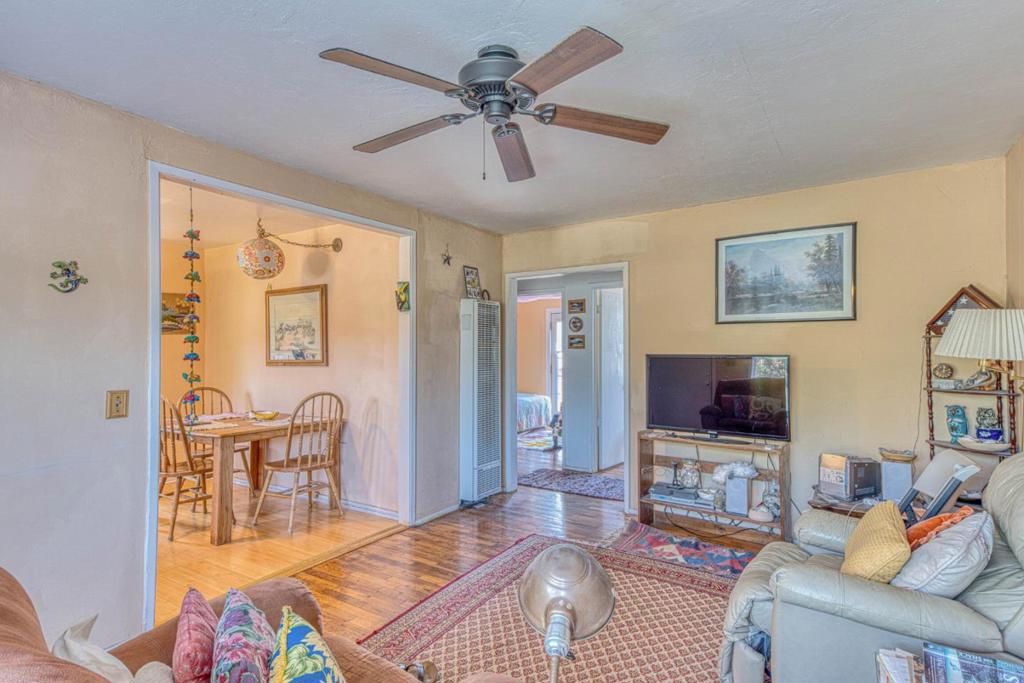1833 Waring Street Property Photo 5