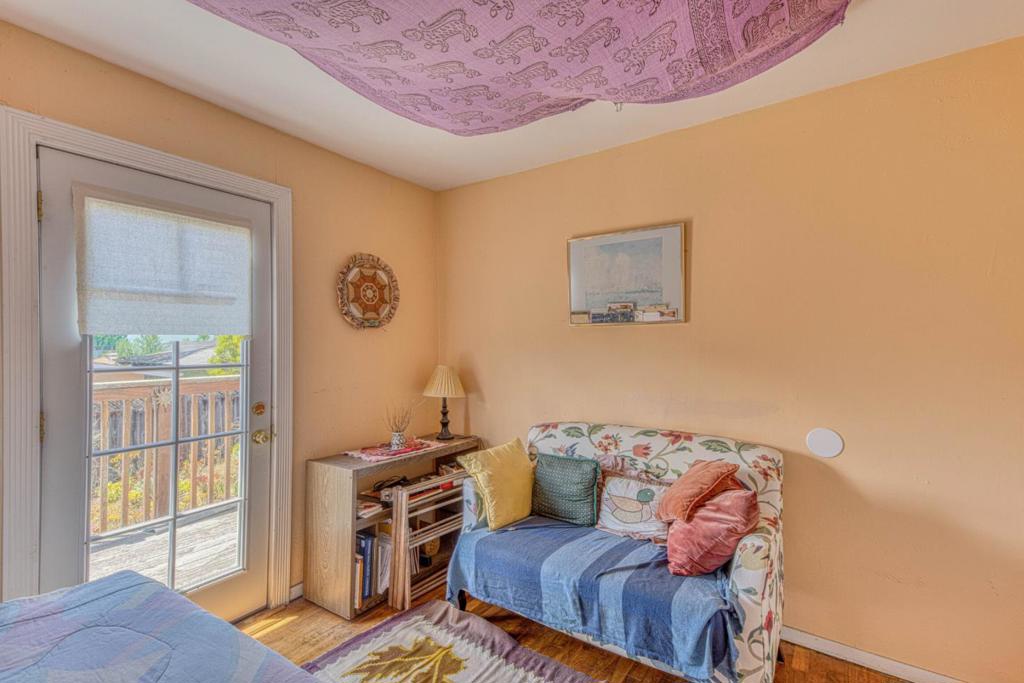 1833 Waring Street Property Photo 9