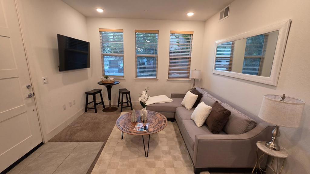 386 Rhythm Lane Property Photo 6