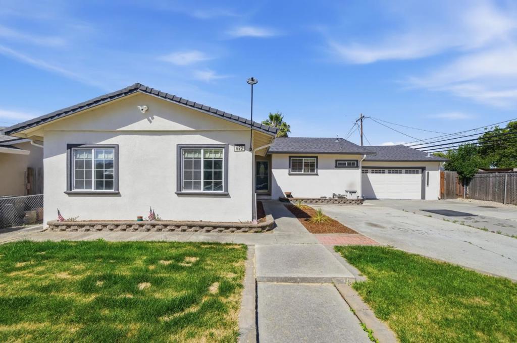 693 Bedivere Drive Property Photo 1