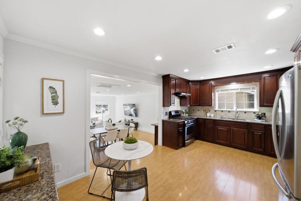 693 Bedivere Drive Property Photo 8