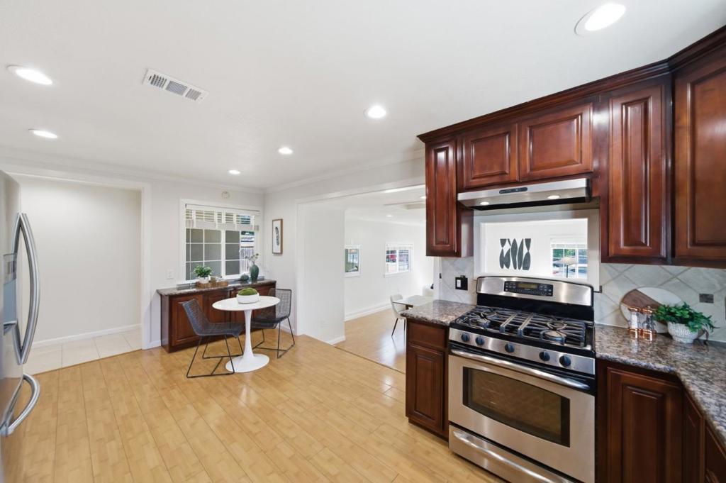 693 Bedivere Drive Property Photo 10
