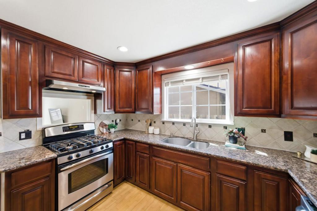 693 Bedivere Drive Property Photo 12