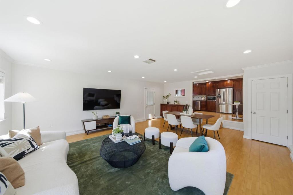693 Bedivere Drive Property Photo 15
