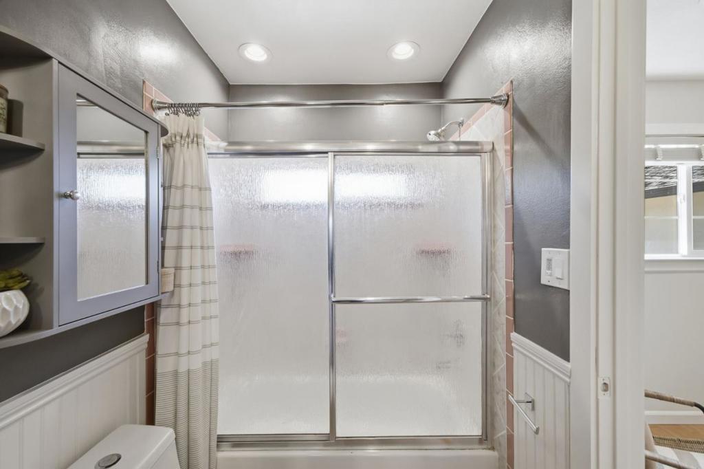 693 Bedivere Drive Property Photo 24