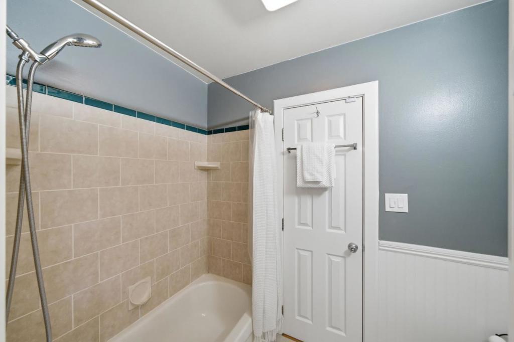 693 Bedivere Drive Property Photo 26