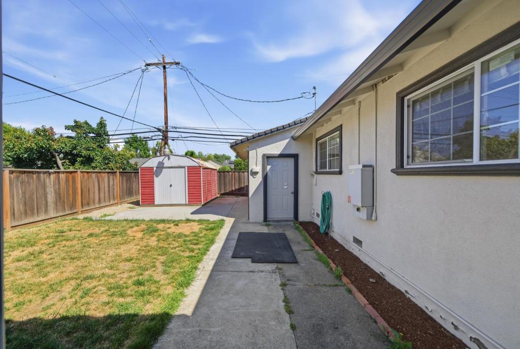 693 Bedivere Drive Property Photo 30
