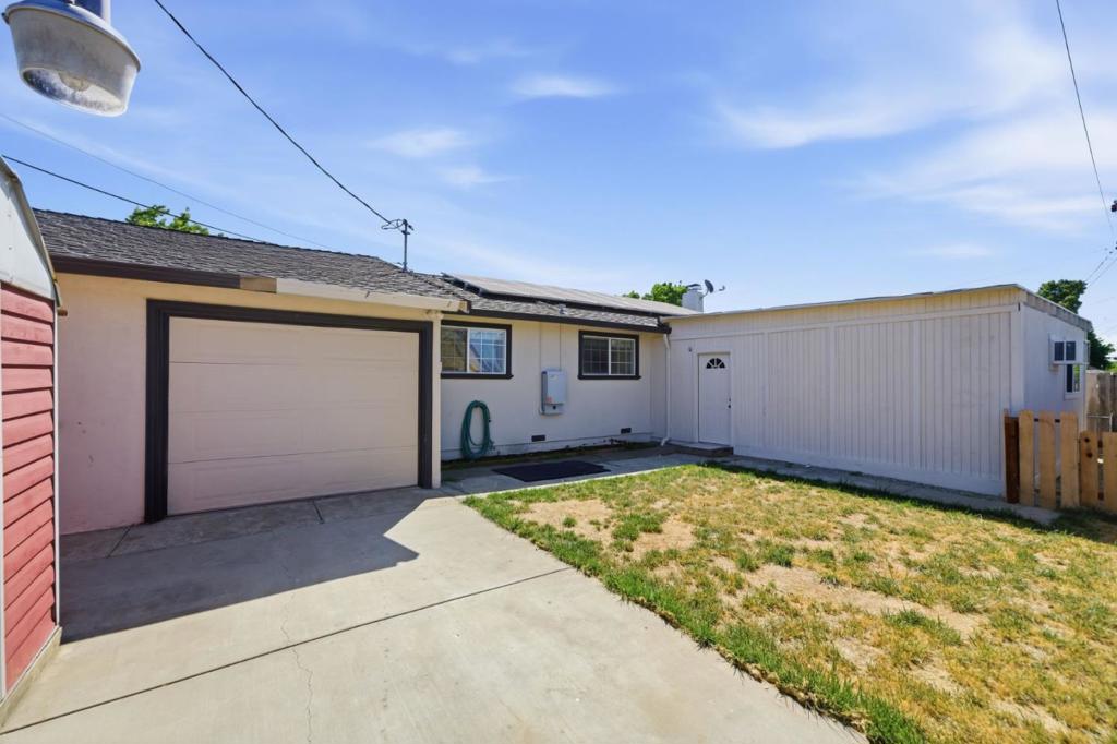 693 Bedivere Drive Property Photo 31