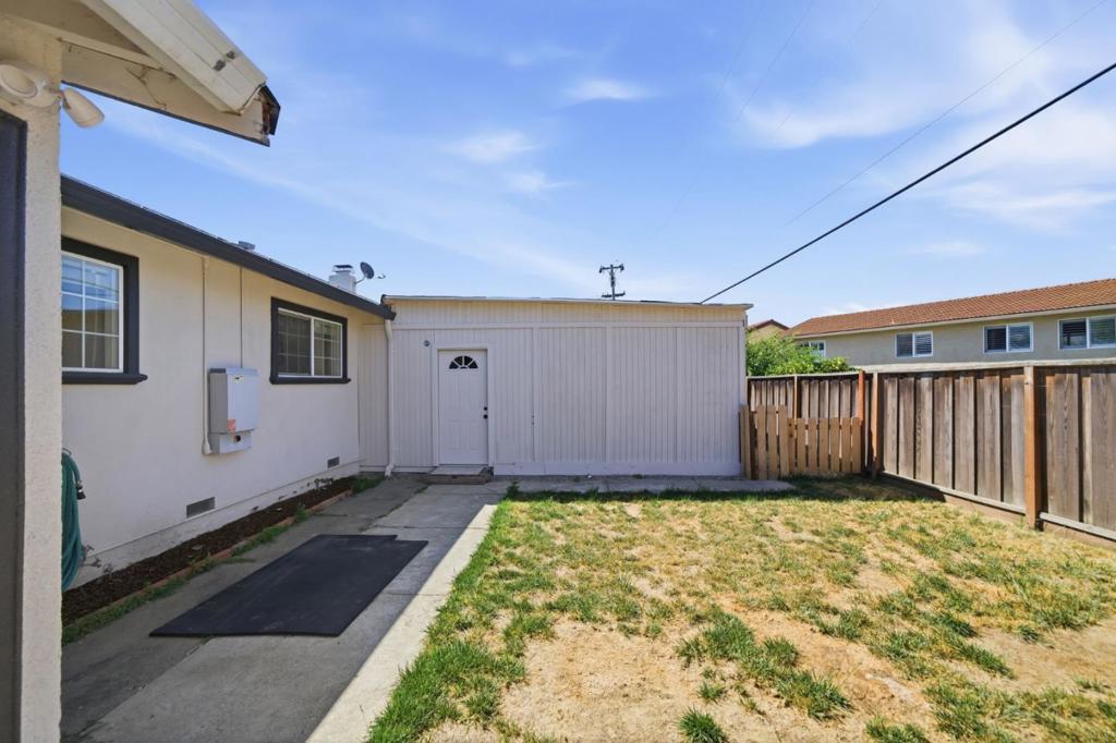 693 Bedivere Drive Property Photo 32