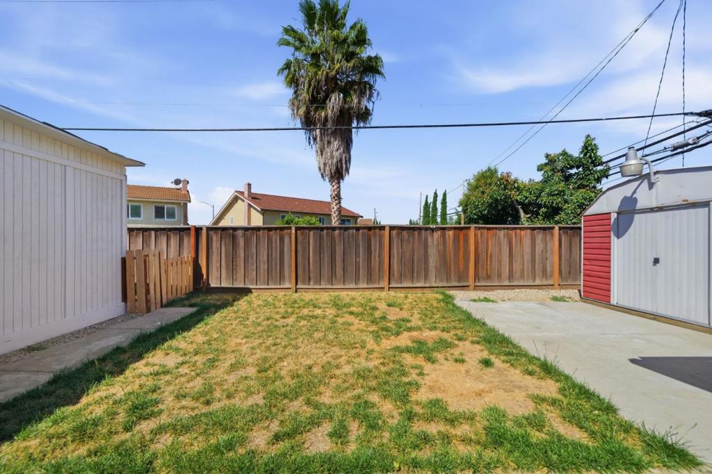 693 Bedivere Drive Property Photo 33