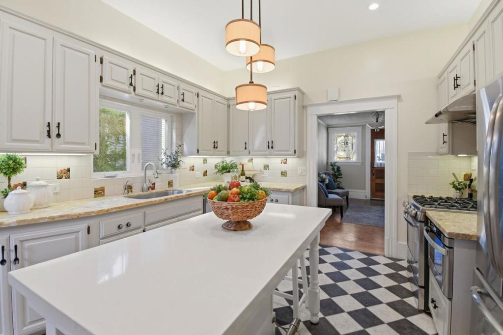 925 Chestnut Street Property Photo 10