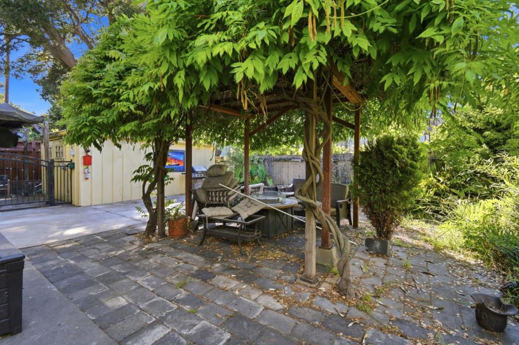 925 Chestnut Street Property Photo 24