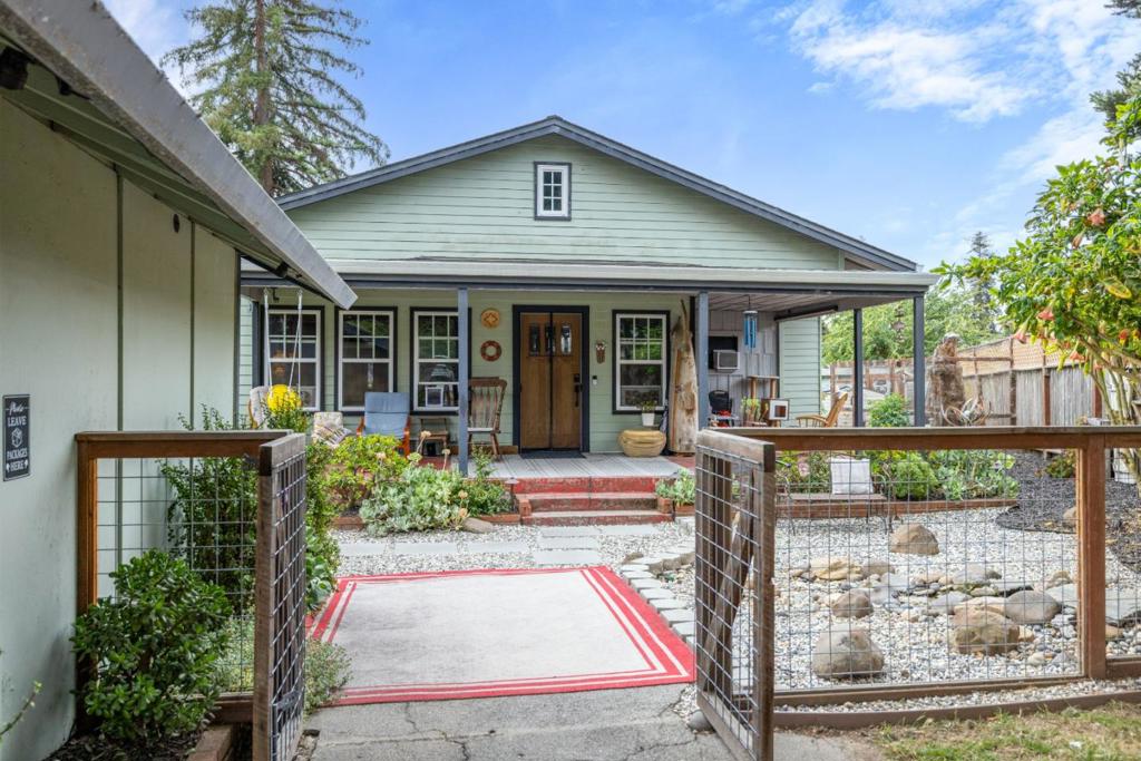 18 Lower Cutter Drive Property Photo 2