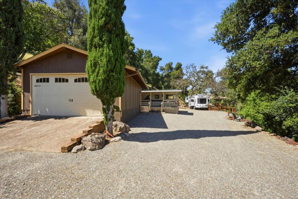 5156 Lake Road Property Photo 1