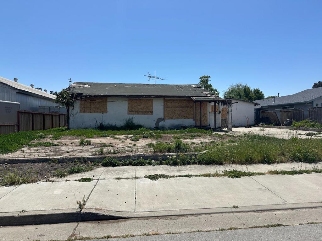 699 4th Street Property Photo 1