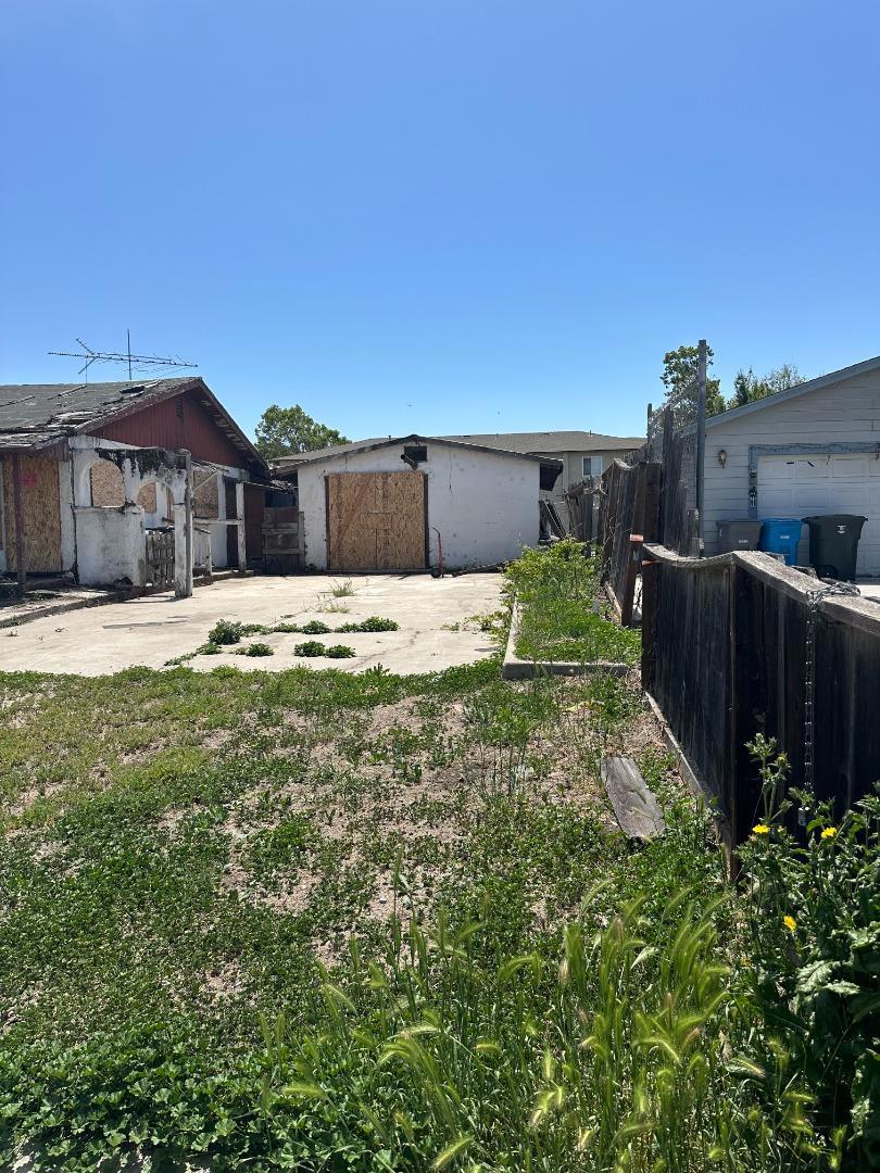 699 4th Street Property Photo 3