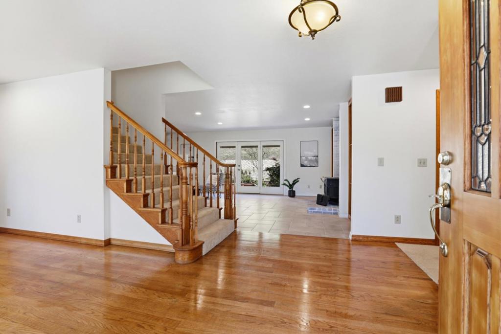 215 Chateau Drive Property Photo 4