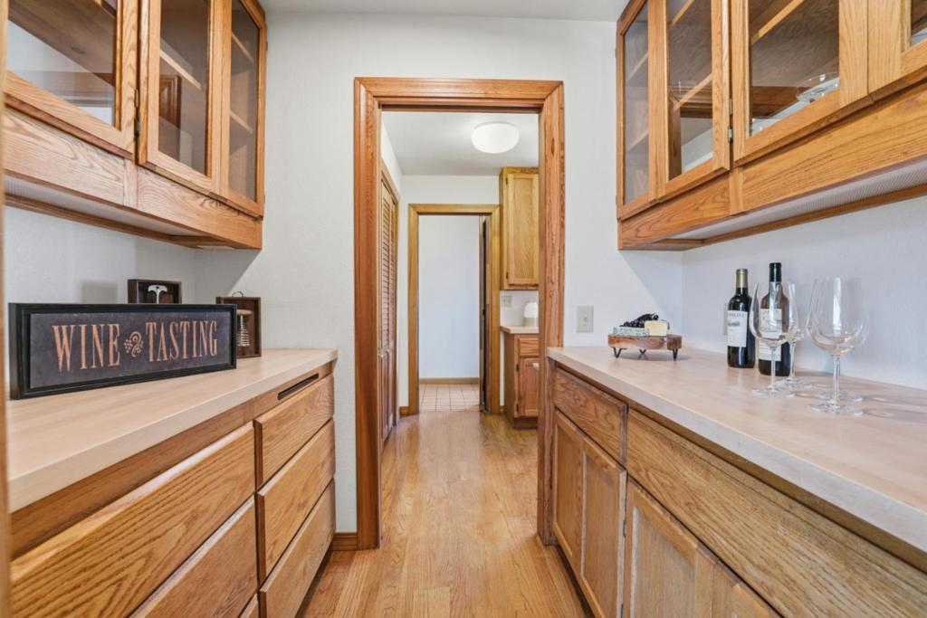 215 Chateau Drive Property Photo 16