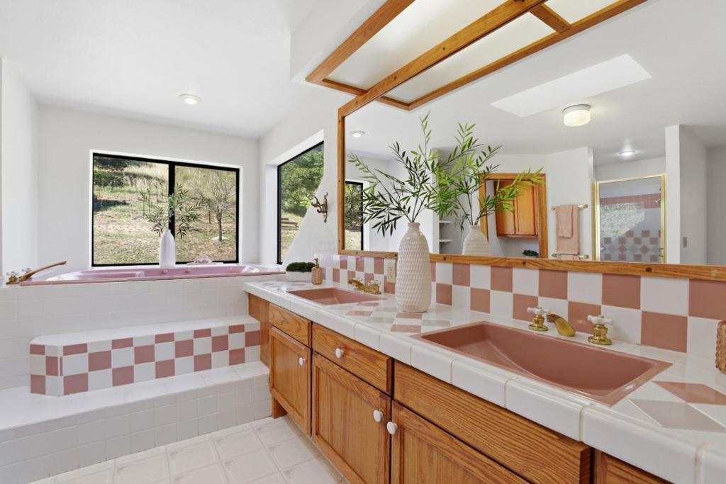 215 Chateau Drive Property Photo 24