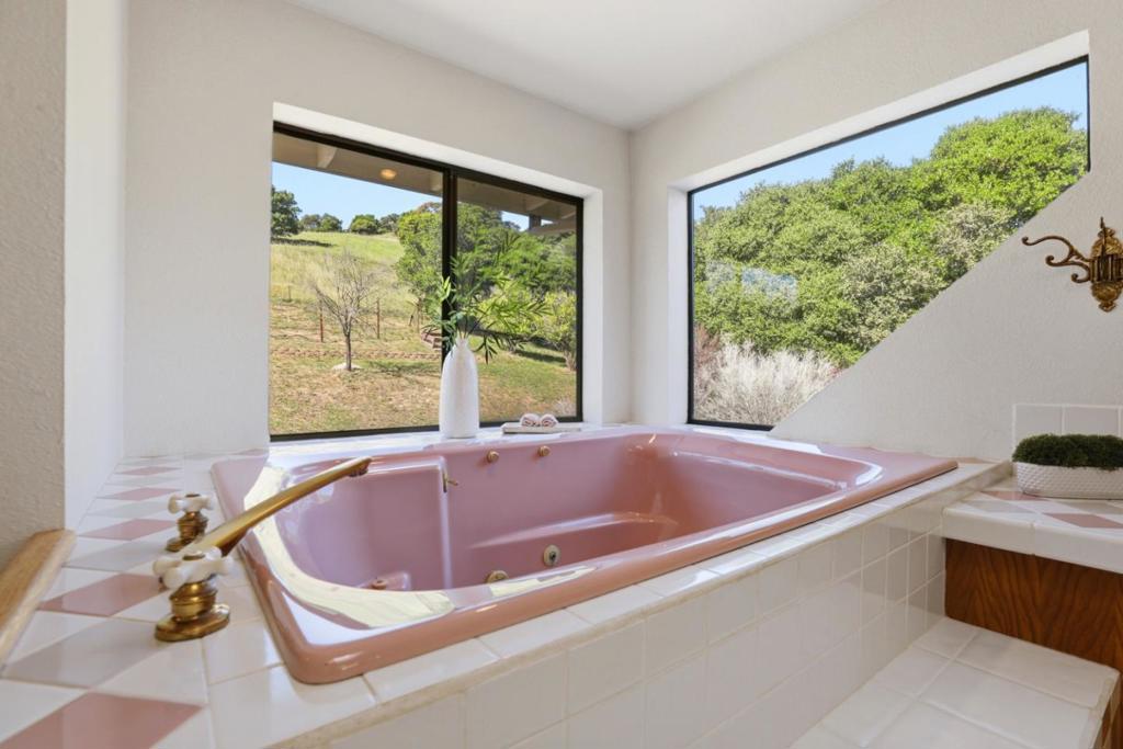 215 Chateau Drive Property Photo 25