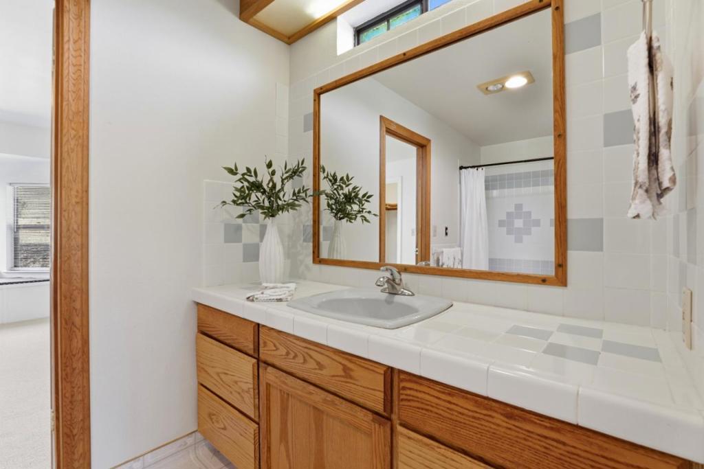 215 Chateau Drive Property Photo 30