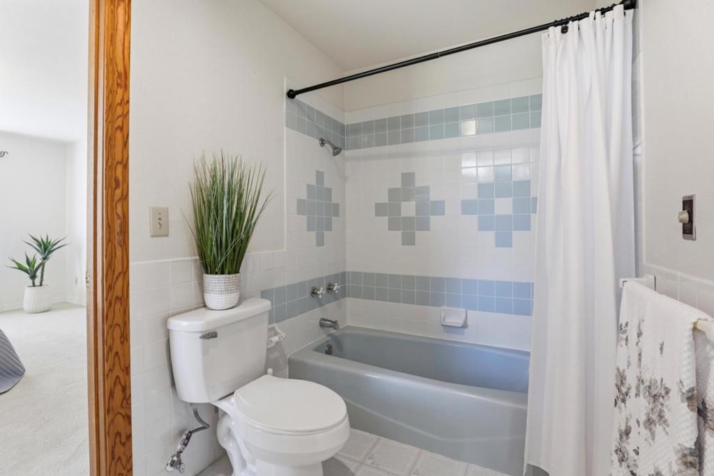 215 Chateau Drive Property Photo 31