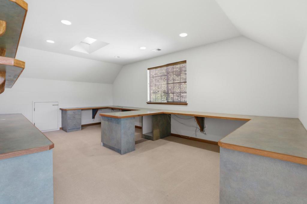 215 Chateau Drive Property Photo 39