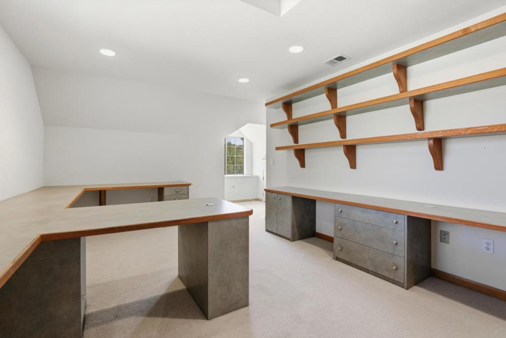215 Chateau Drive Property Photo 40