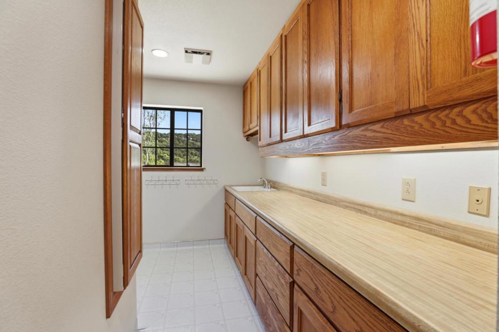 215 Chateau Drive Property Photo 43