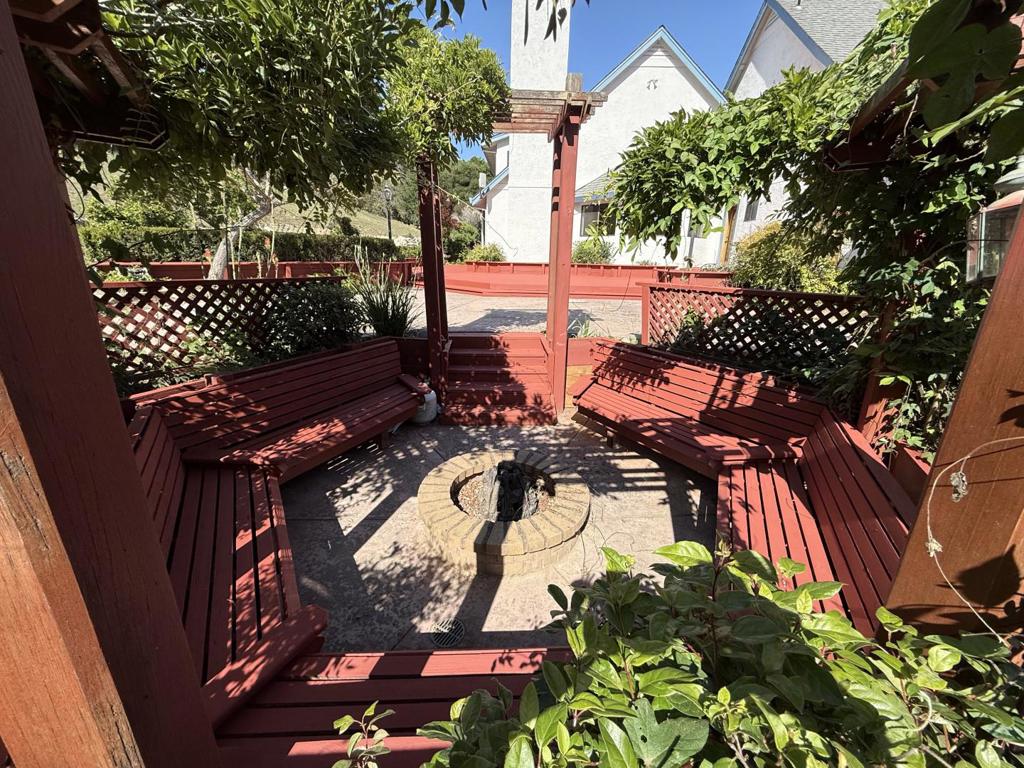 215 Chateau Drive Property Photo 45