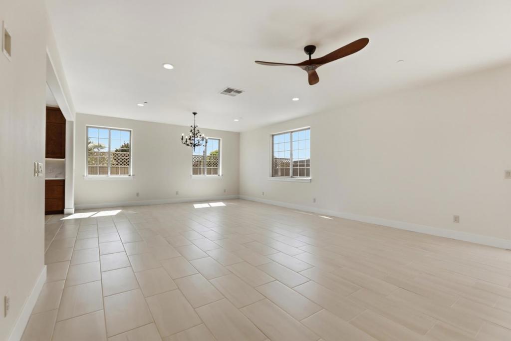 1001 Amore Street Property Photo 9