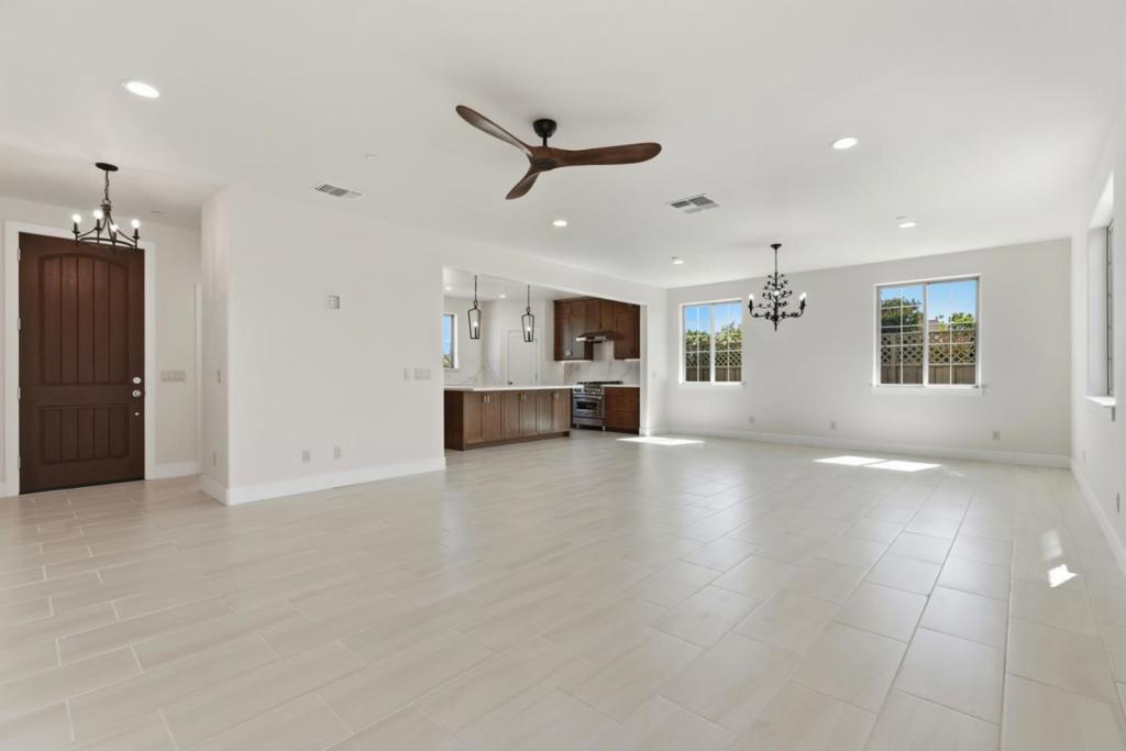 1001 Amore Street Property Photo 11