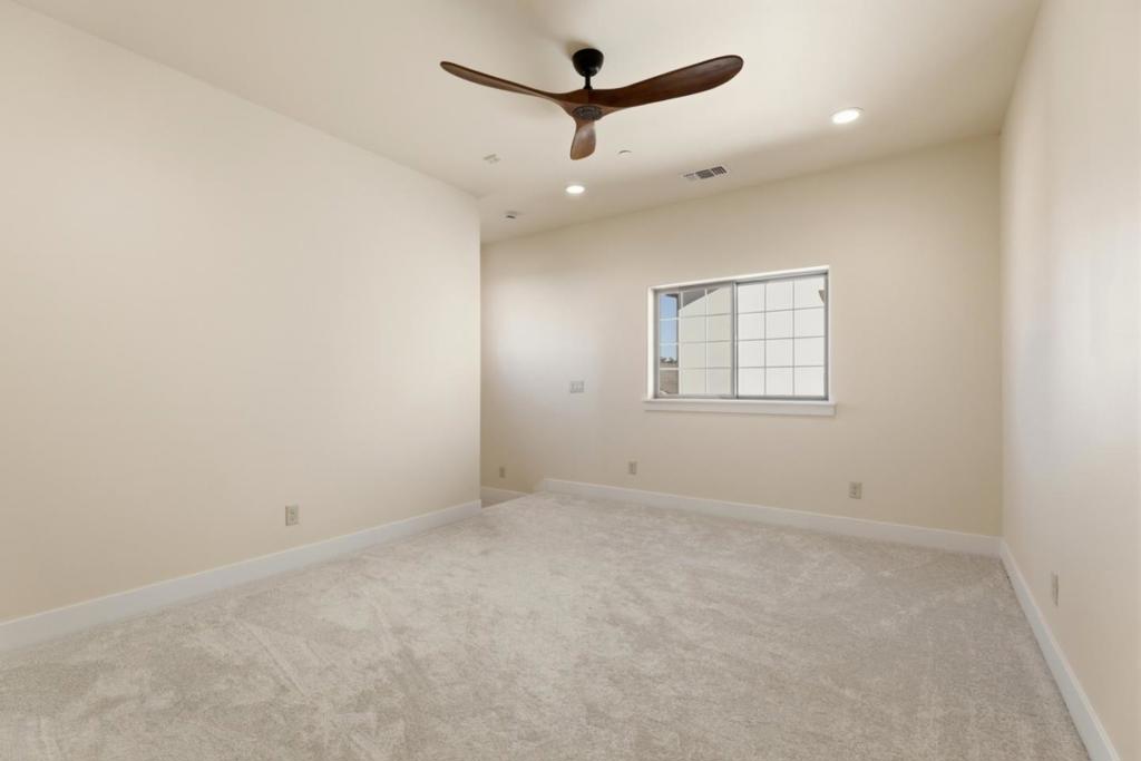1001 Amore Street Property Photo 22