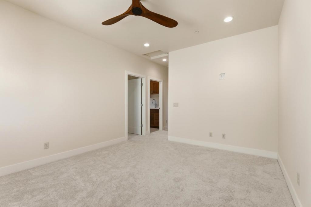 1001 Amore Street Property Photo 24