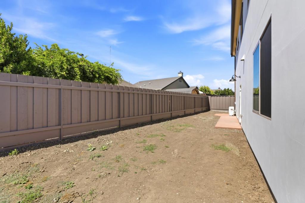 1001 Amore Street Property Photo 45
