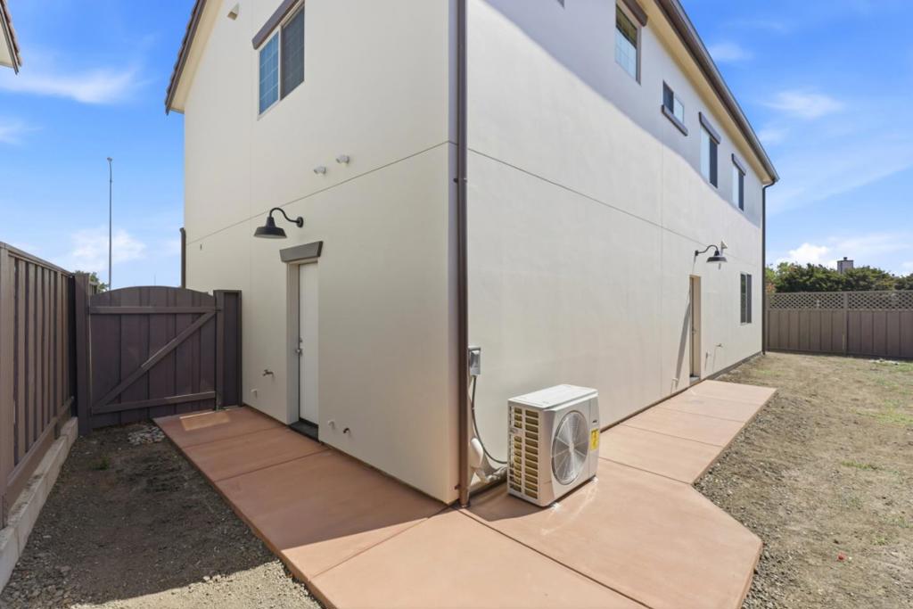 1001 Amore Street Property Photo 46