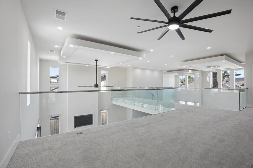 2362 Interlaken Court Property Photo 15