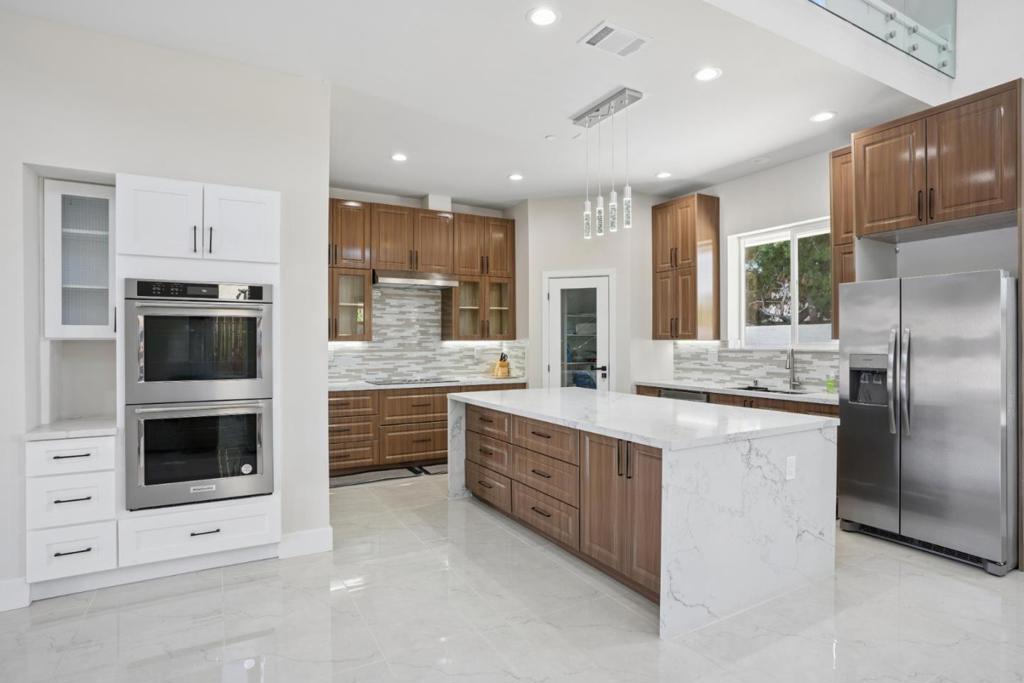 2362 Interlaken Court Property Photo 25