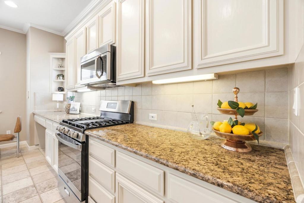 7543 Turnberry Way Property Photo 8