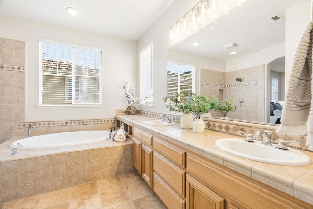 7543 Turnberry Way Property Photo 17